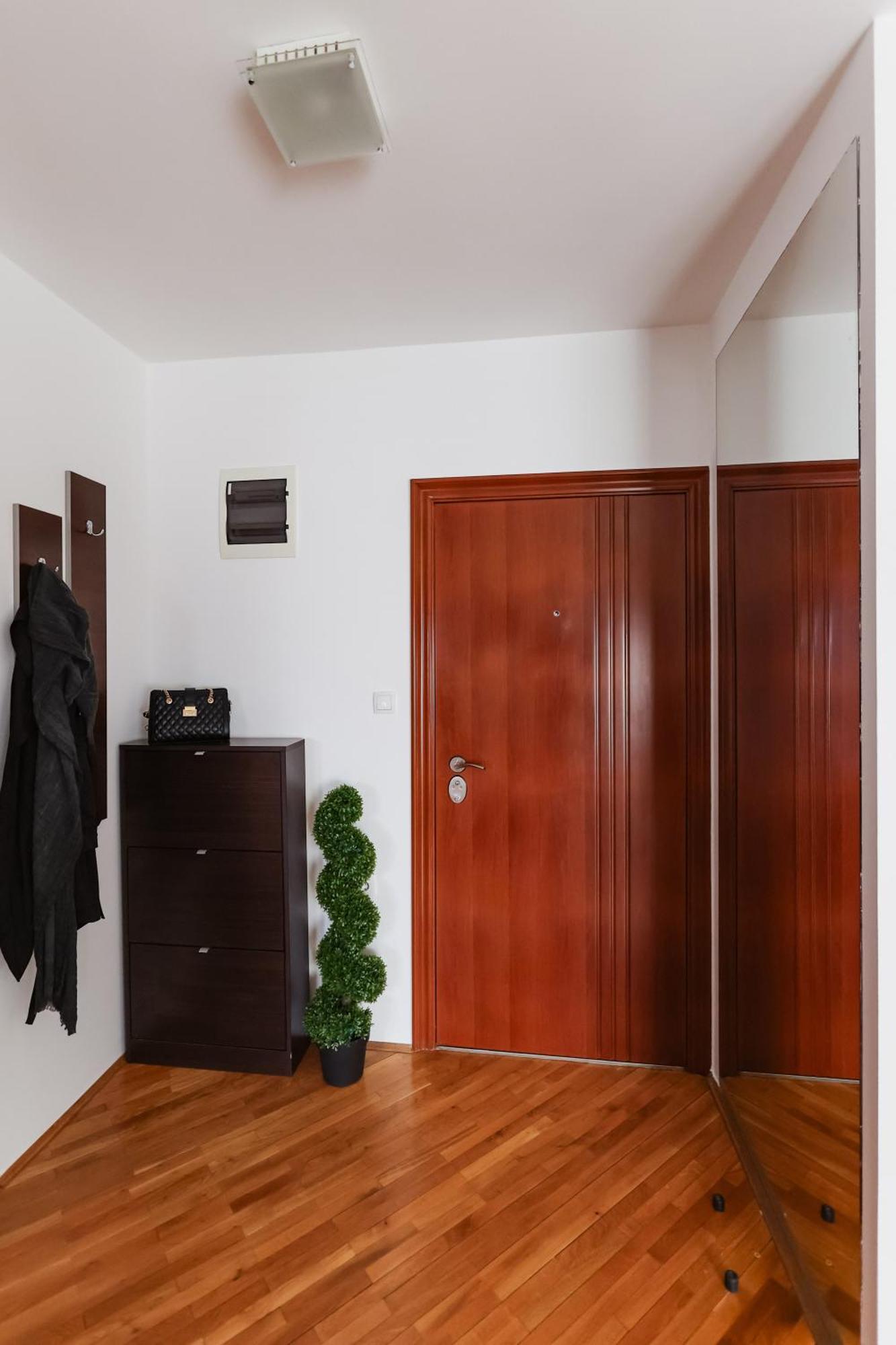 Tesla Apartment *
